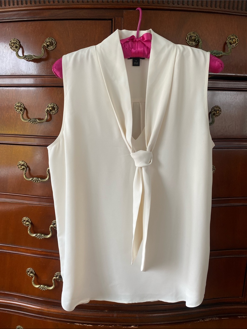 Ann Taylor Cream fully lined Tie-Neck Sleeveless Blouse